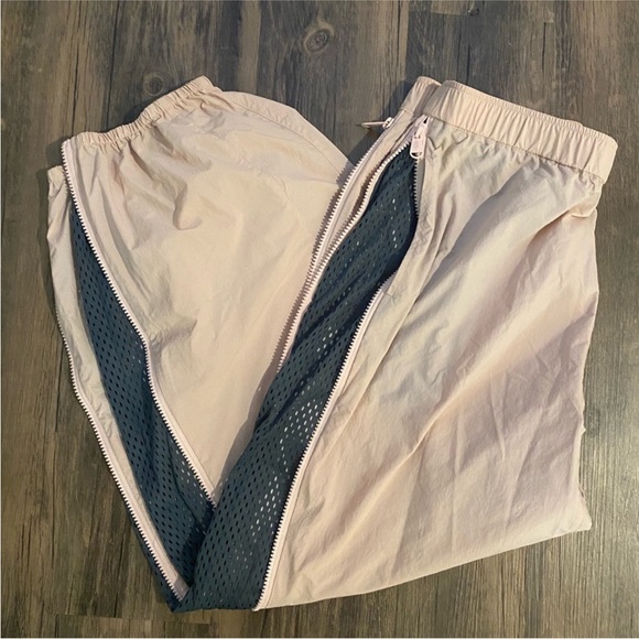 - Free people three pointer track pants worn once Women's Pants - Picture 5 of 7